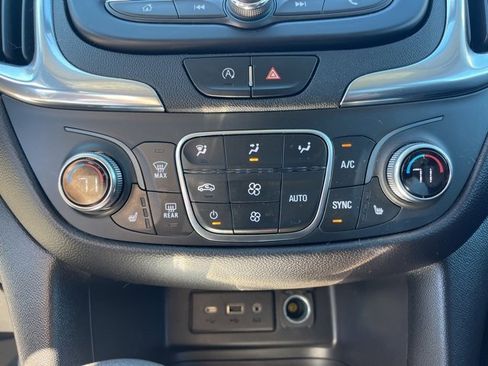 Used 2023 Chevrolet Equinox LT image 28