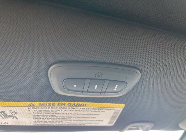 Used 2025 Chrysler Pacifica Limited FWD image 11
