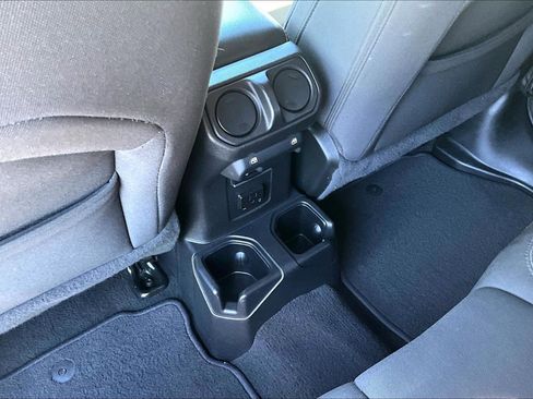 Used 2020 Jeep Wrangler Unlimited Sahara image 10