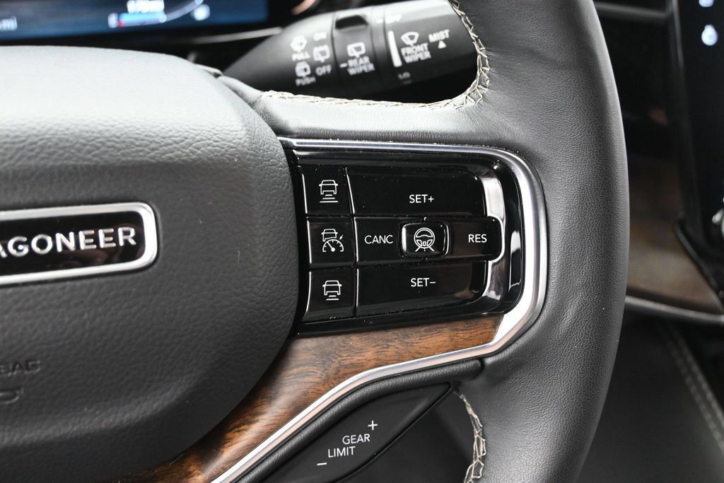 Used 2025 Jeep Grand Wagoneer 4WD image 38