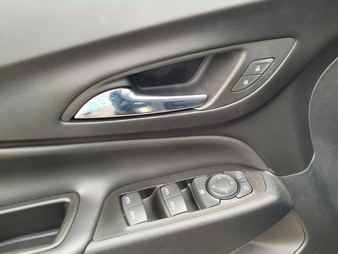 Used 2023 Chevrolet Equinox LT image 12