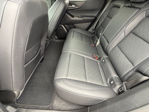 Used 2025 Chevrolet Equinox LT w/ Convenience Package II FWD image 11