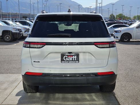 Used 2023 Jeep Grand Cherokee Altitude AWD/4WD image 5