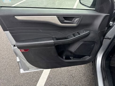 Used 2022 Ford Escape SE w/ Cold Weather Package image 23