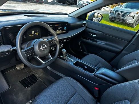 Used 2025 Nissan Kicks SV FWD image 17