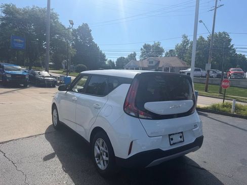 Used 2025 Kia Soul LX w/ LX Technology Package FWD image 5