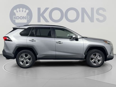Used 2025 Toyota RAV4 XLE AWD/4WD image 8