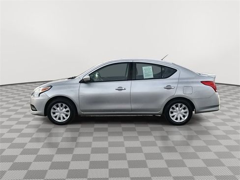 Used 2017 Nissan Versa SV image 5