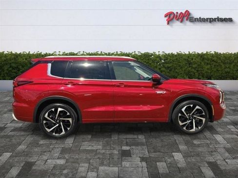 Used 2023 Mitsubishi Outlander SEL AWD/4WD image 12