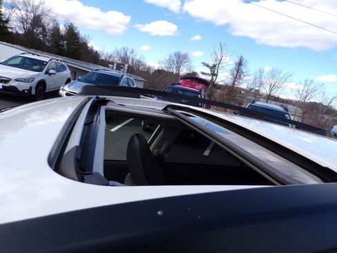 Used 2024 Subaru Crosstrek 2.0i Premium image 4