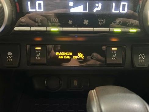 Used 2021 Toyota RAV4 XLE w/ Convenience Package AWD/4WD image 32