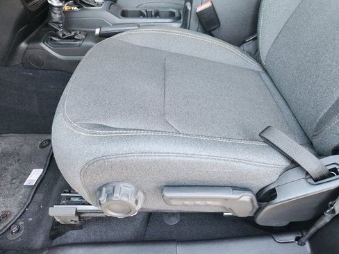 Used 2025 Jeep Wrangler Sport S image 25