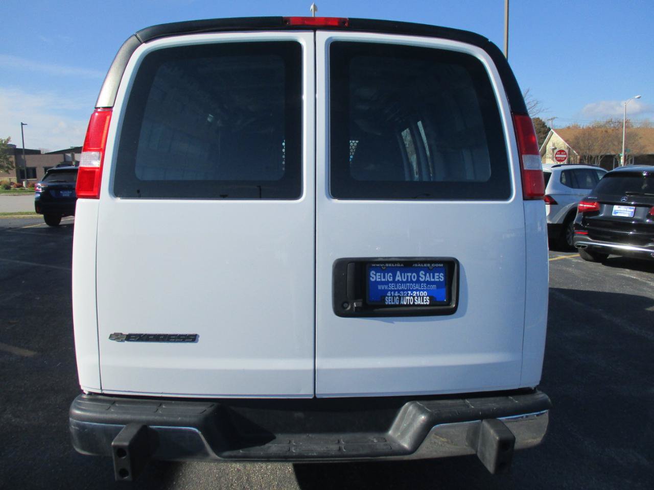 Used 2021 Chevrolet Express 2500 w/ Driver Convenience Package RWD image 7