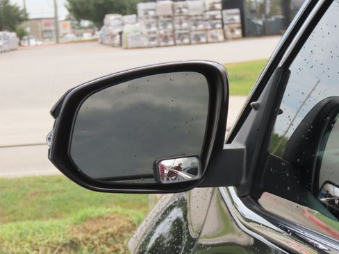 Used 2019 Toyota Highlander LE FWD image 17