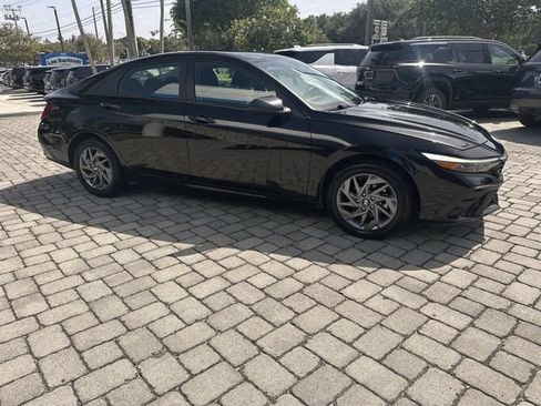 Used 2024 Hyundai Elantra SEL FWD image 15