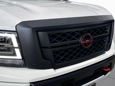 Used 2024 Nissan Titan PRO-4X w/ Pro-4x Convenience Package AWD/4WD image 30