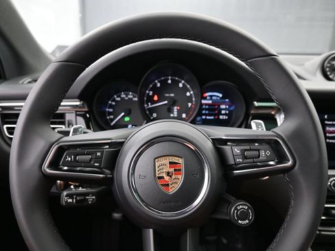 Certified 2026 Porsche Macan AWD/4WD image 3