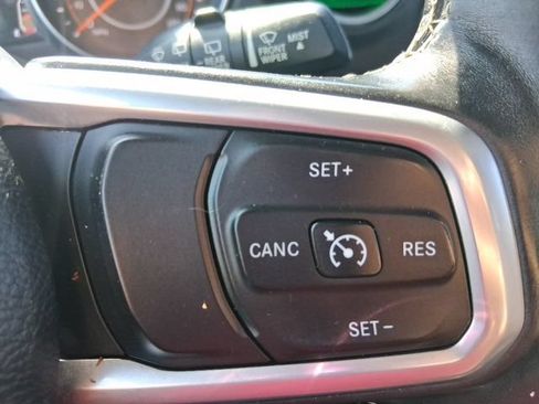 Used 2018 Jeep Wrangler Unlimited Sahara w/ Cold Weather Group AWD/4WD image 26