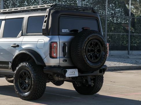 Used 2022 Ford Bronco Wildtrak image 13