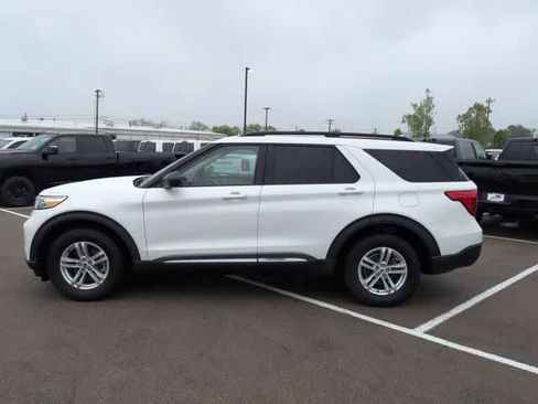 Used 2023 Ford Explorer XLT w/ Equipment Group 202A AWD/4WD image 5