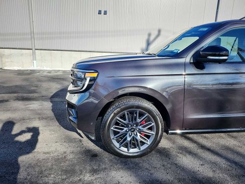 Used 2025 Ford Expedition Platinum w/ Stealth Performance Package image 10