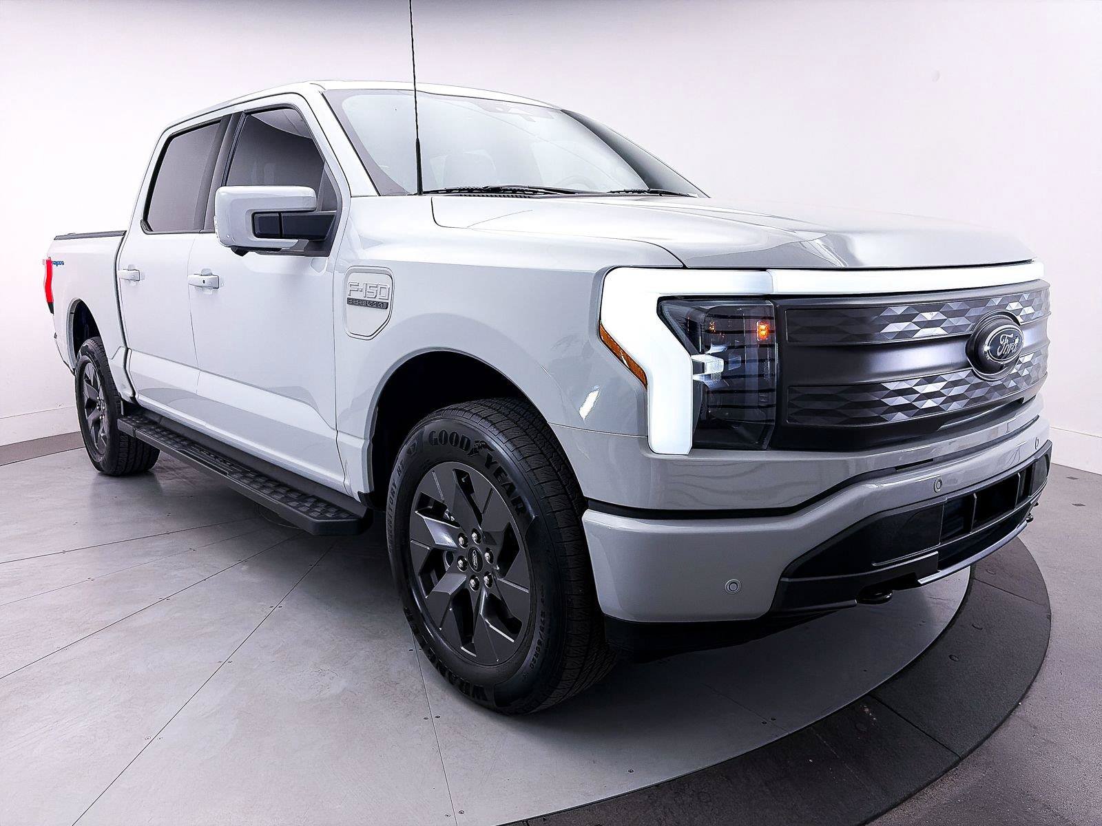 Used 2023 Ford F150 Lightning Lariat AWD/4WD image 12