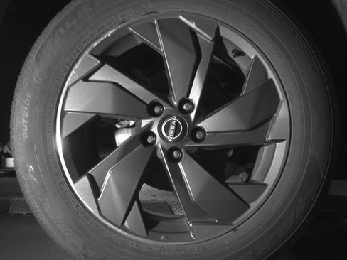 Used 2025 Nissan Rogue SV FWD image 15
