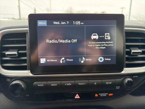 Certified 2025 Hyundai Venue SE image 22