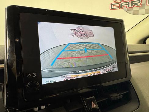 Used 2025 Toyota Corolla LE FWD image 17