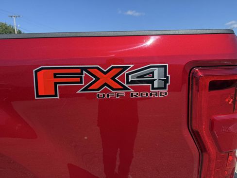 Used 2019 Ford F250 Lariat w/ Lariat Ultimate Package AWD/4WD image 11