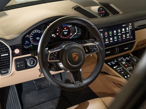 Certified 2022 Porsche Cayenne AWD/4WD image 4