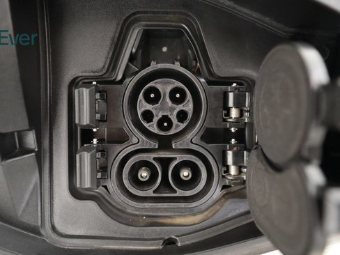 Used 2024 Nissan Ariya AWD image 10