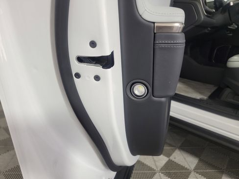 Used 2024 Rivian R1S Adventure AWD/4WD image 32