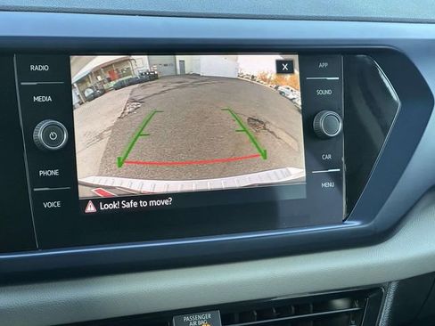 Used 2022 Volkswagen Taos SE image 18