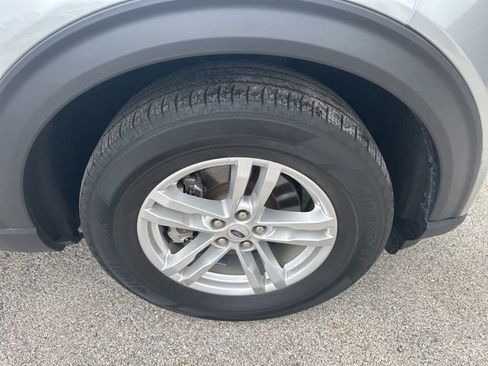 Used 2023 Ford Explorer XLT w/ Equipment Group 202A AWD/4WD image 13
