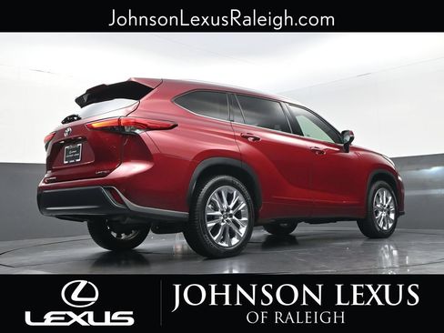 Used 2020 Toyota Highlander Limited FWD image 21