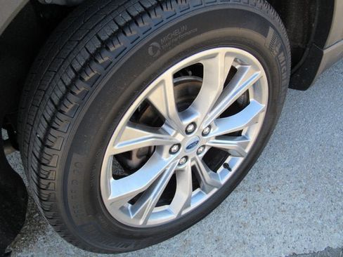 Used 2023 Ford Explorer XLT w/ Equipment Group 202A AWD/4WD image 37