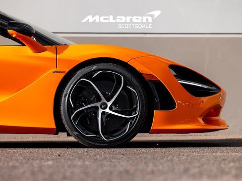 Used 2024 McLaren 750S Spider RWD image 16