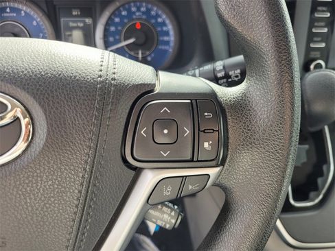 Used 2020 Toyota Sienna LE image 28