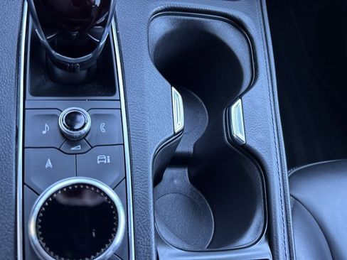 Used 2025 Cadillac XT4 Premium Luxury image 40