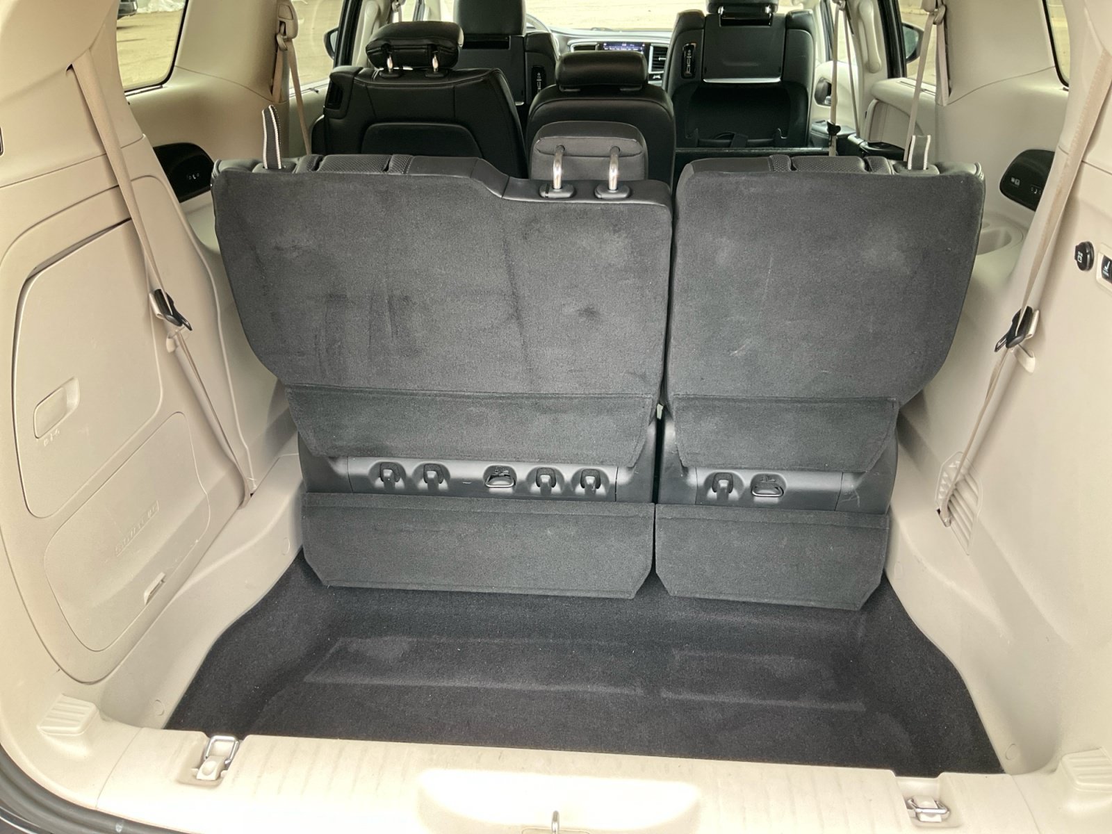 Used 2018 Chrysler Pacifica Limited w/ Advanced Safetytec Group FWD image 24