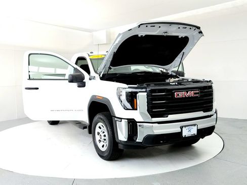 Used 2024 GMC Sierra 2500 Pro w/ Convenience Package AWD/4WD image 9
