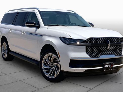 New 2026 Lincoln Navigator L Premier AWD/4WD image 2
