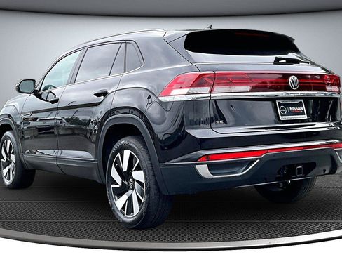 Used 2025 Volkswagen Atlas Cross Sport SE FWD image 5