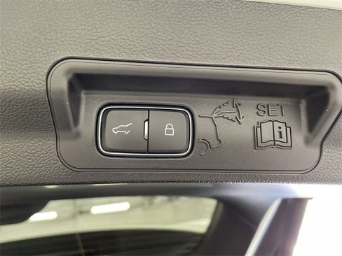 Used 2022 Ford Explorer XLT image 16