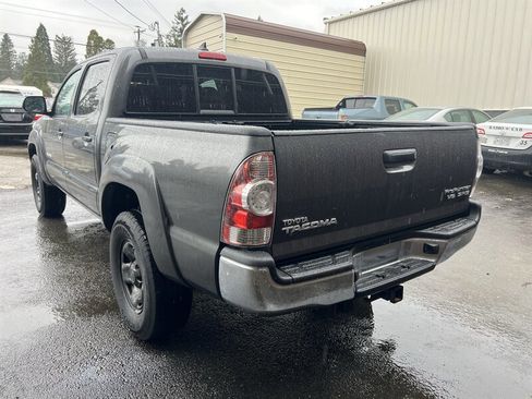 Used 2014 Toyota Tacoma PreRunner w/ SR5 Package image 3