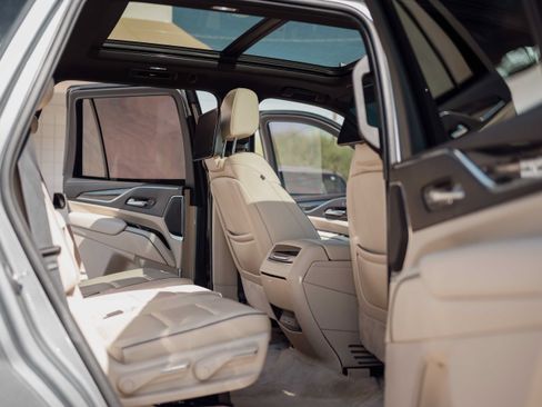 Used 2021 Cadillac Escalade Premium Luxury w/ Performance Package AWD/4WD image 12