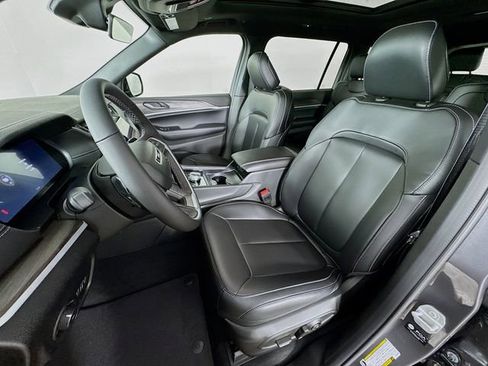 New 2025 Jeep Grand Cherokee L Limited image 25