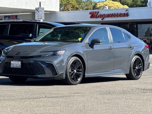 Certified 2025 Toyota Camry SE FWD image 7