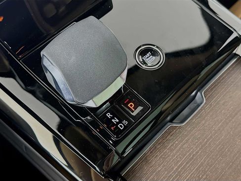 Used 2024 Land Rover Range Rover Sport SE image 16